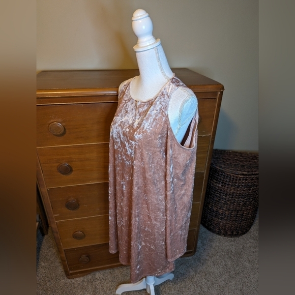 CRUSHED Velvet Cold Shoulder Mini DRESS - Picture 3 of 10